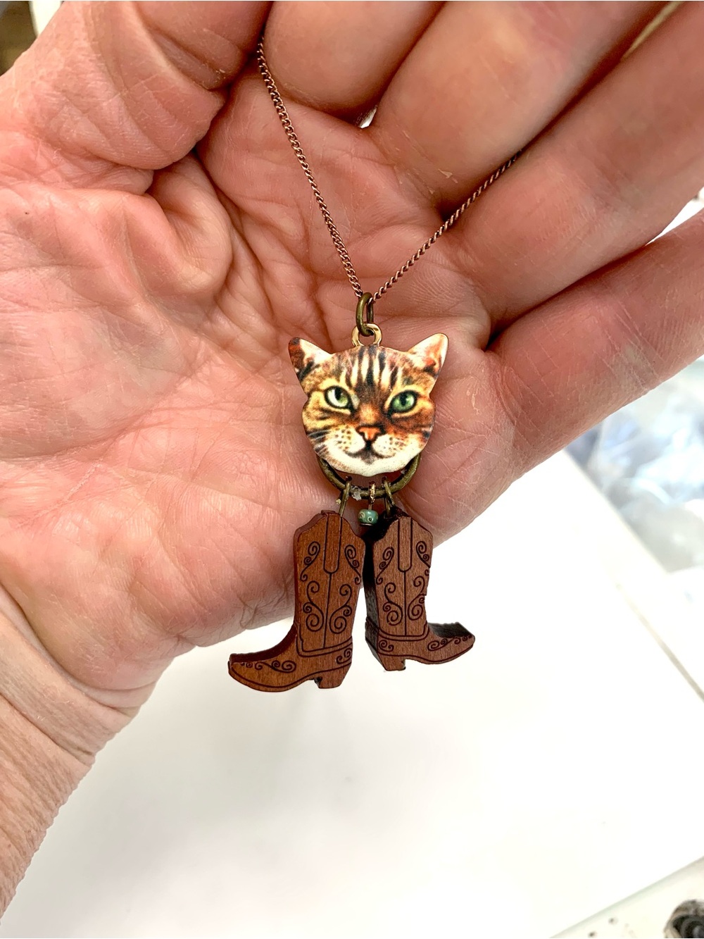 Puss in Western Boots Necklace - Picture 3 of 6